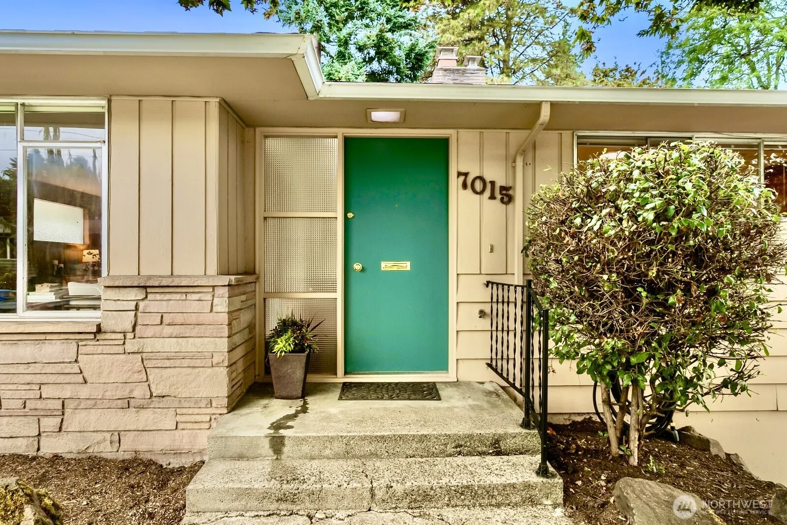 Property photo for 7015 26th Avenue Ne, Seattle photo 2