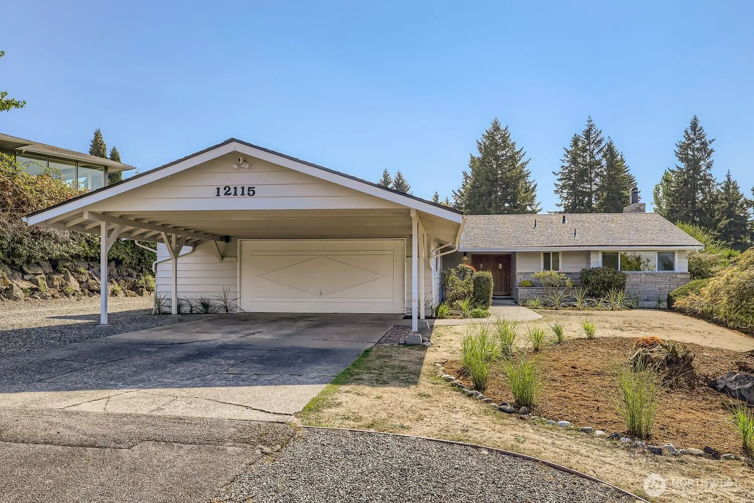 Property photo for 12115 Se 22nd Street, Bellevue photo 3