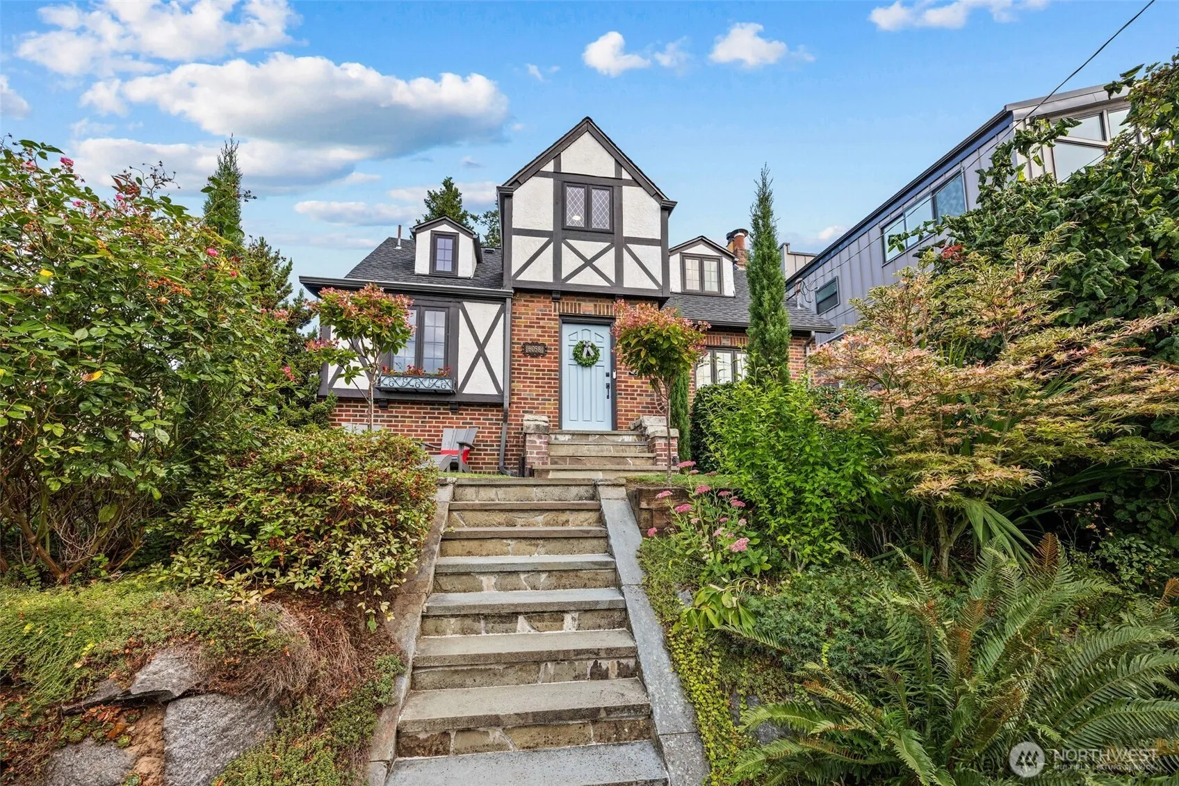 Property photo for 6058 31st Avenue Ne, Seattle photo 2