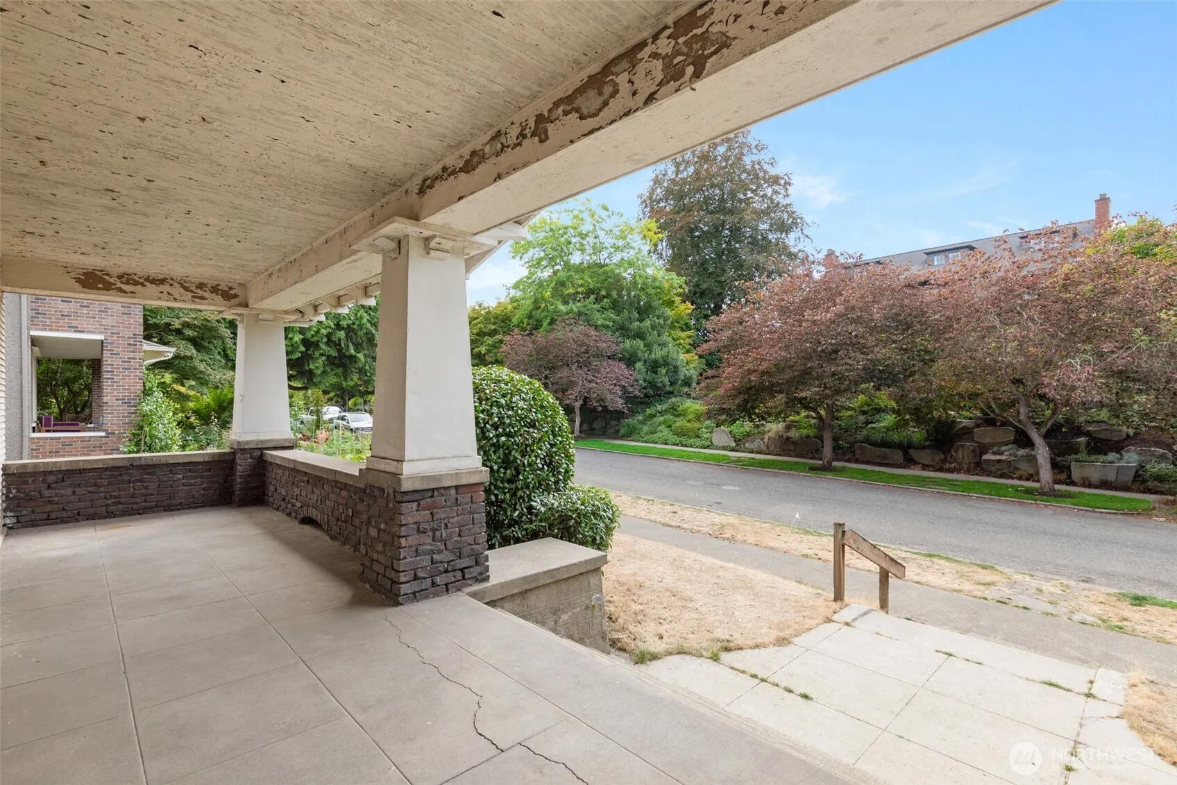 Property photo for 946 22nd Avenue E, Seattle photo 2