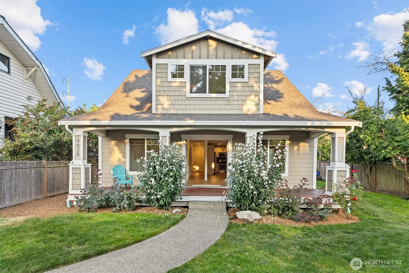 Property photo for 8628 22 Avenue Sw, Seattle photo 2