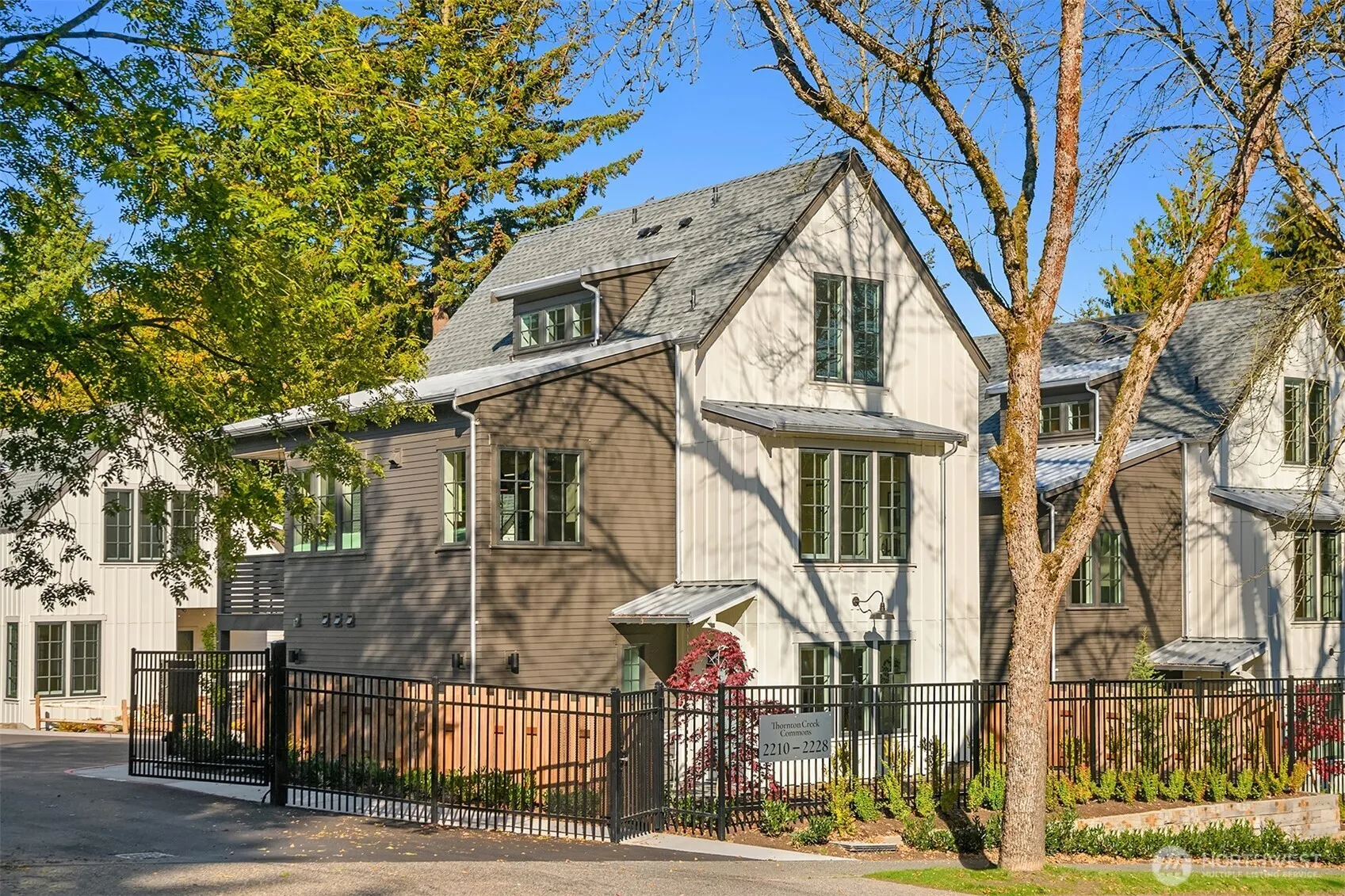 Property photo for 2224 Ne 125th Street, Seattle photo 2