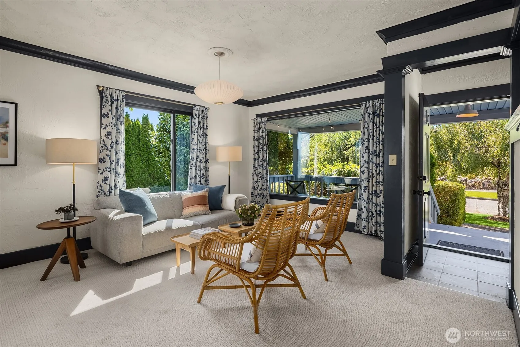 Property photo for 3220 Belvidere Avenue Sw, Seattle photo 4