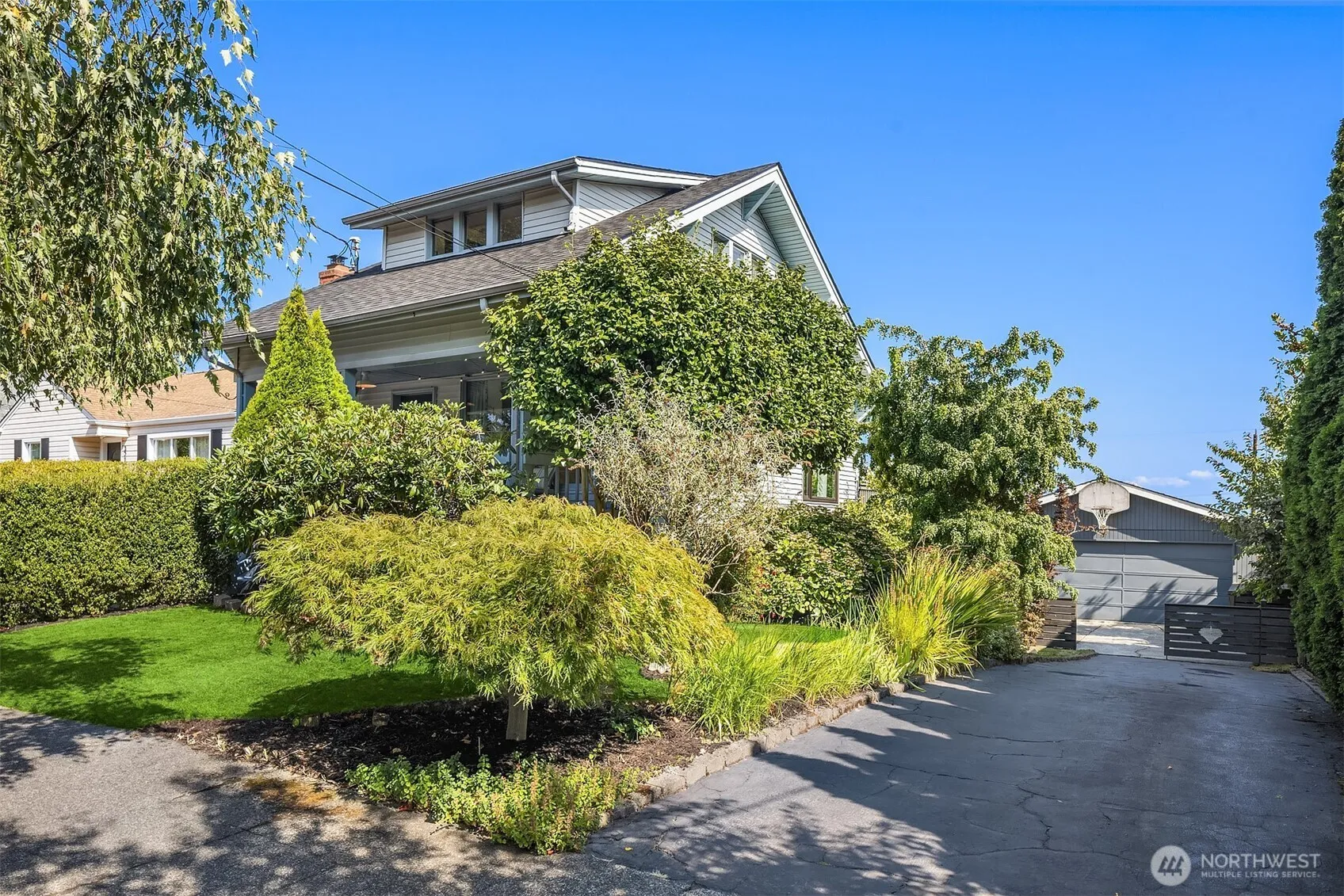 Property photo for 3220 Belvidere Avenue Sw, Seattle photo 2