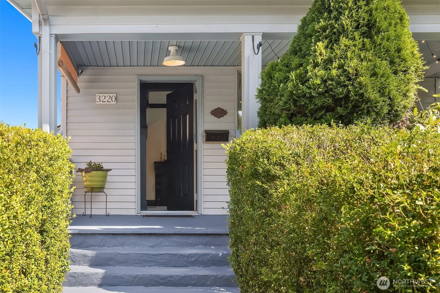 Property photo for 3220 Belvidere Avenue Sw, Seattle