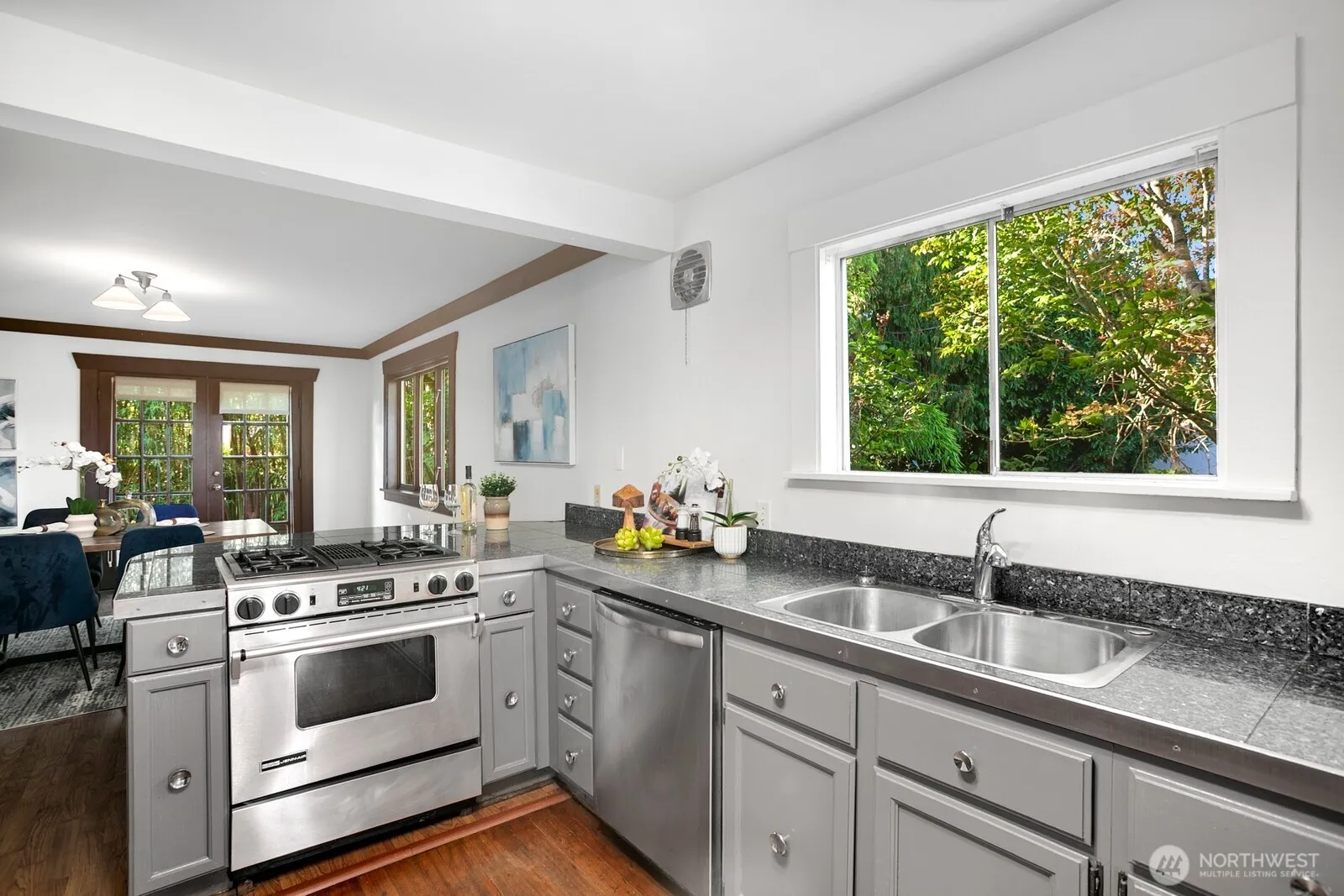 Property photo for 5037 Bowen Place S, Seattle photo 5