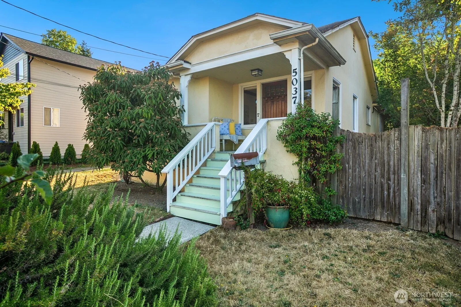 Property photo for 5037 Bowen Place S, Seattle photo 2