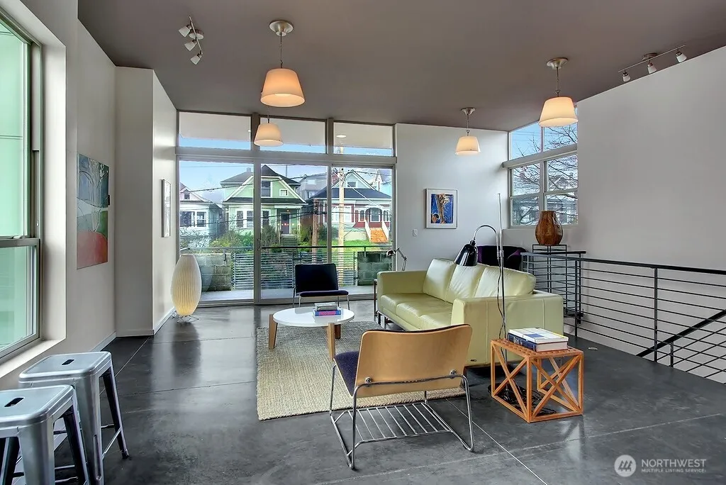 Property photo for 814 22nd Avenue, Seattle photo 2