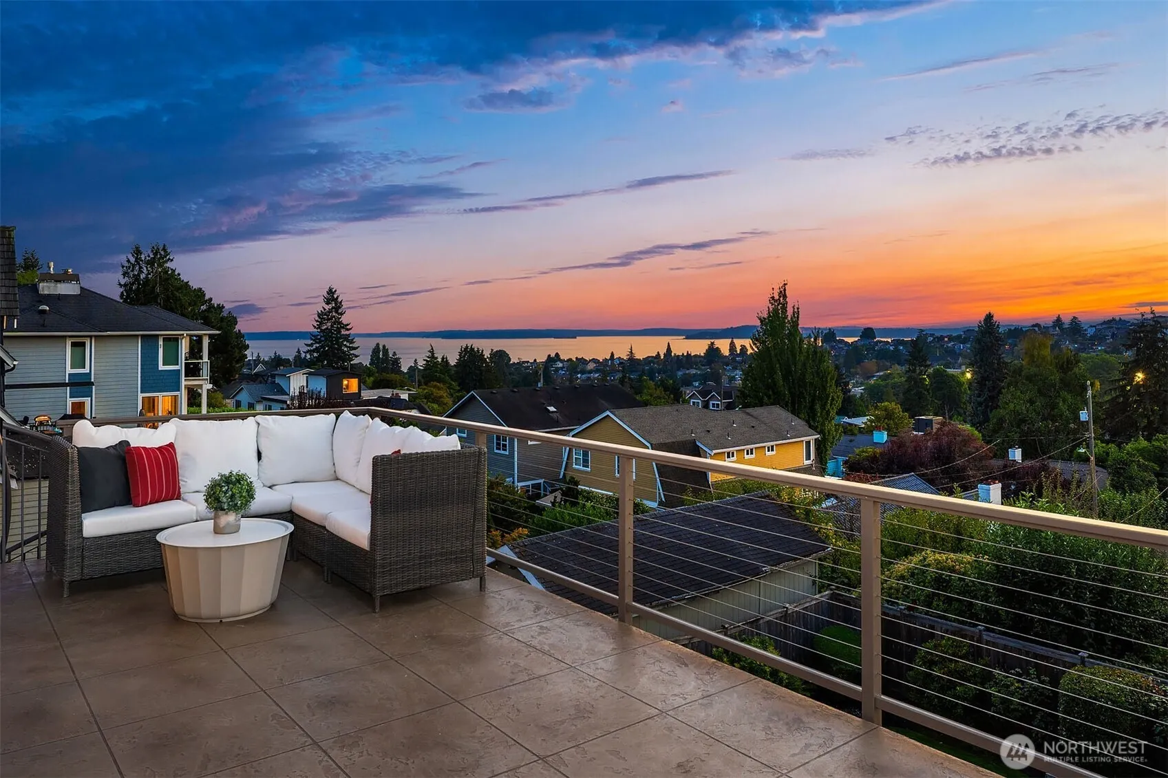 Property photo for 2561 28th Avenue W, Seattle photo 5