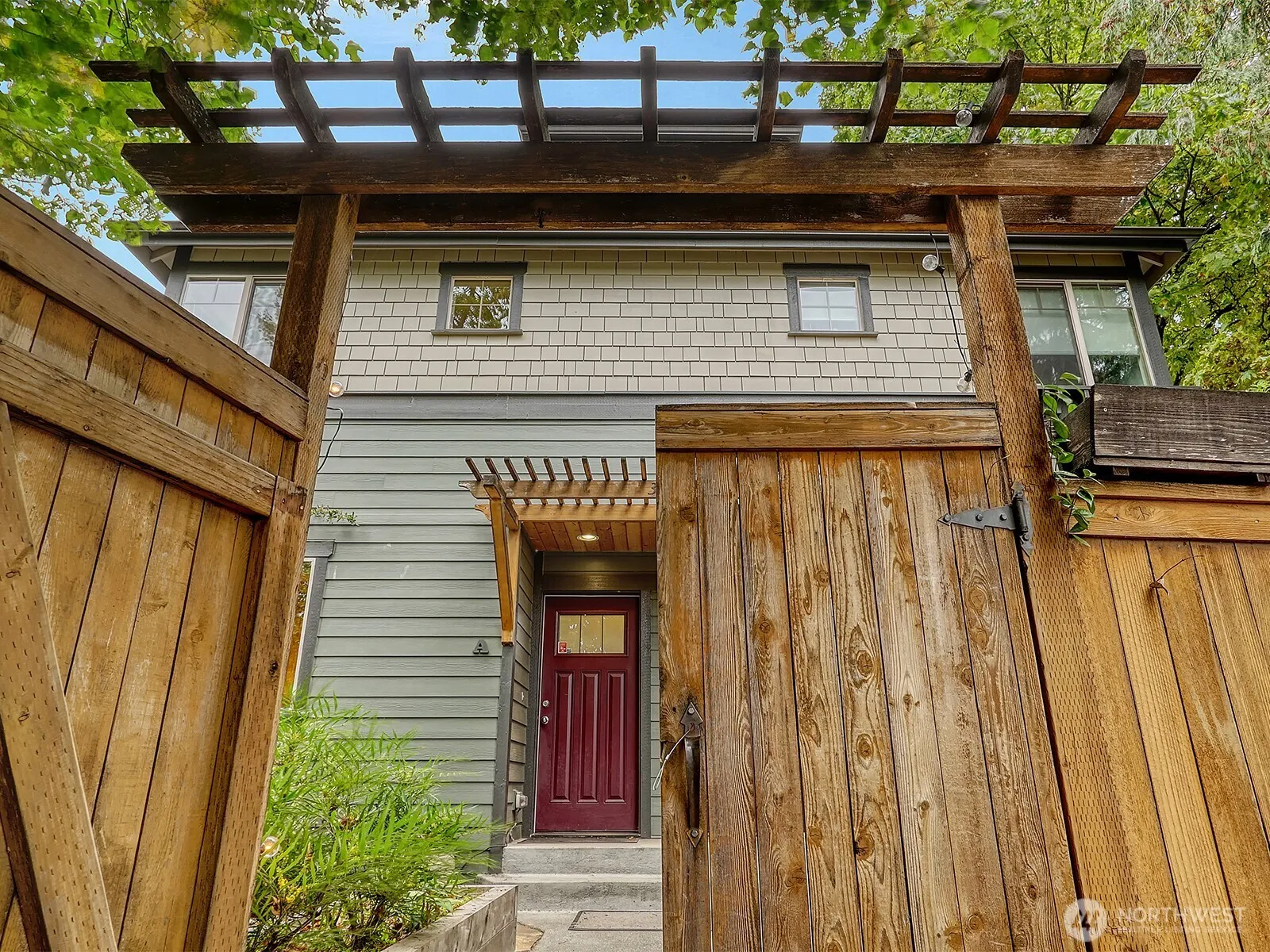 Property photo for 308 20th Avenue S #a, Seattle photo 2