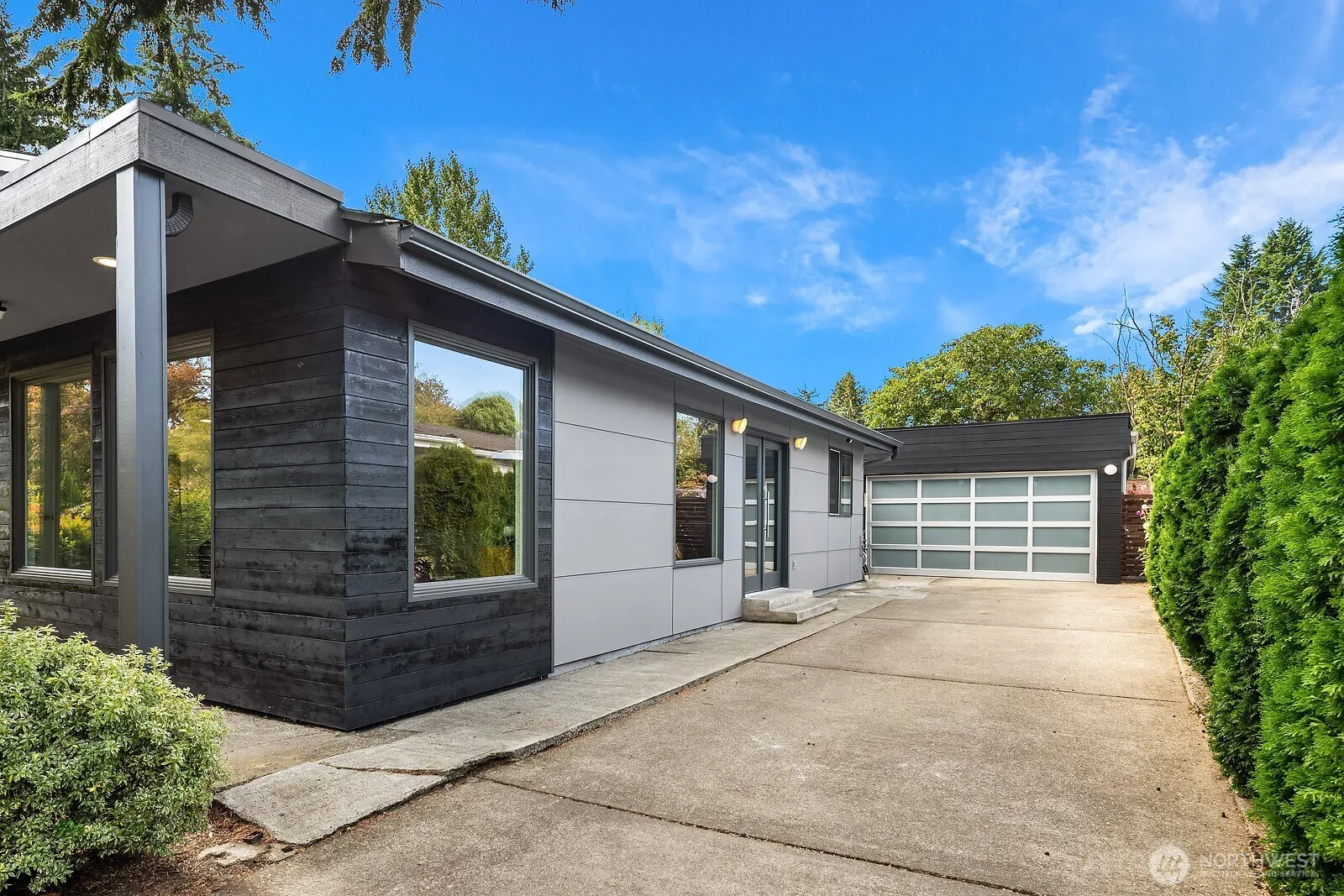 Property photo for 11519 17th Avenue Ne, Seattle photo 2