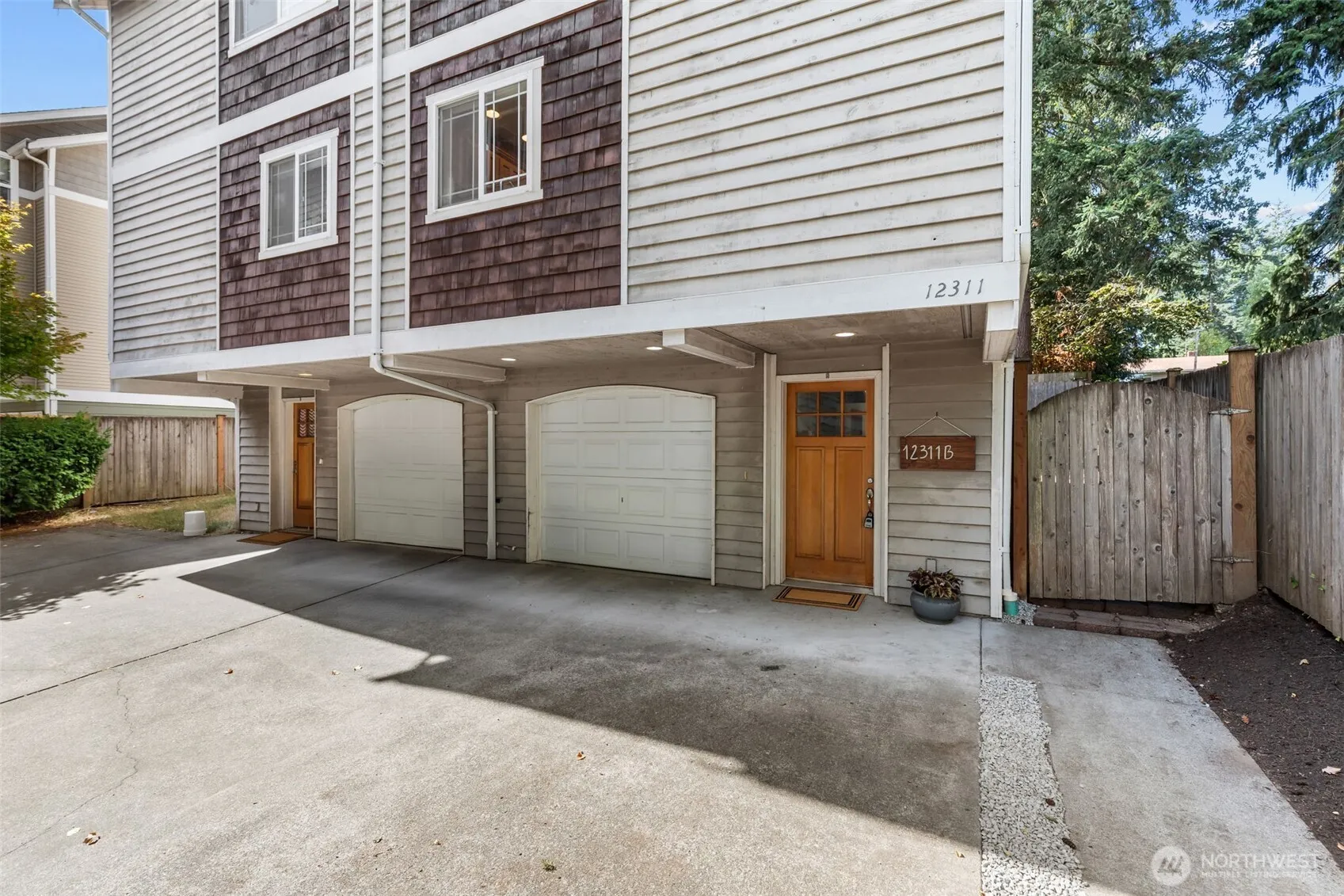 Property photo for 12311 Roosevelt Way Ne #b, Seattle