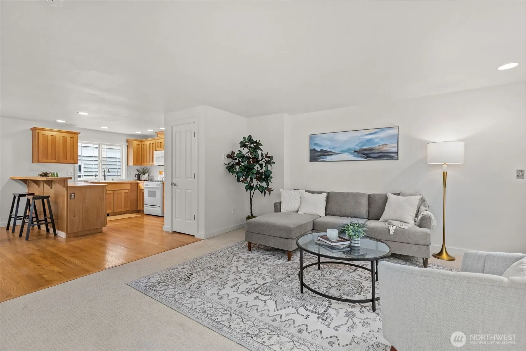 Property photo for 12311 Roosevelt Way Ne #b, Seattle photo 3