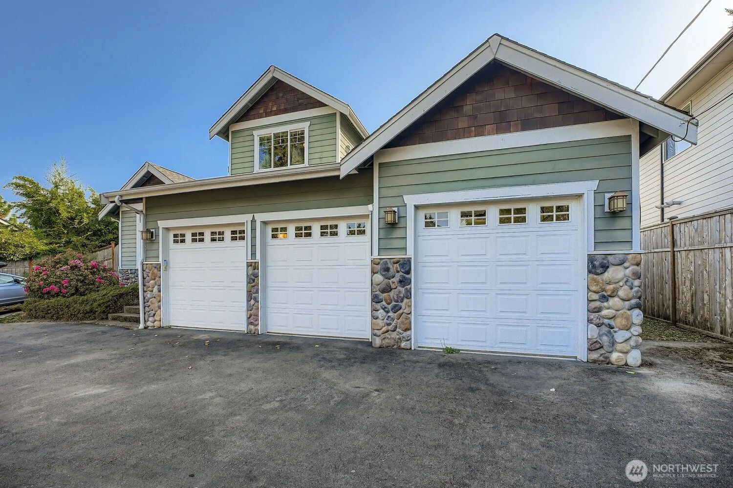 Property photo for 2233 Sw 104th Street, Seattle photo 2