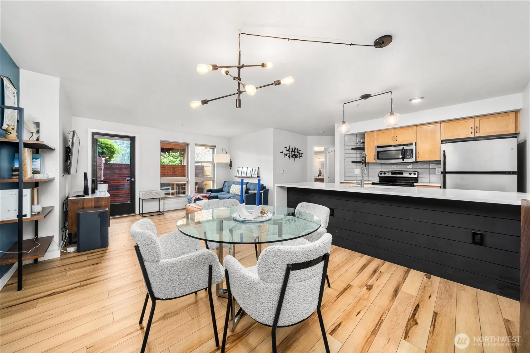 827 Hiawatha Place S #204, Seattle
