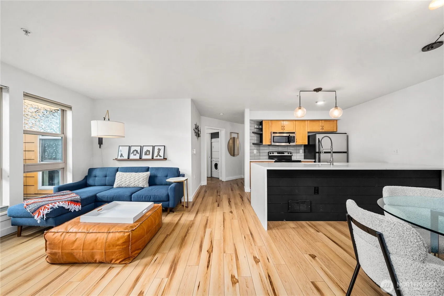 Property photo for 827 Hiawatha Place S #204, Seattle photo 3