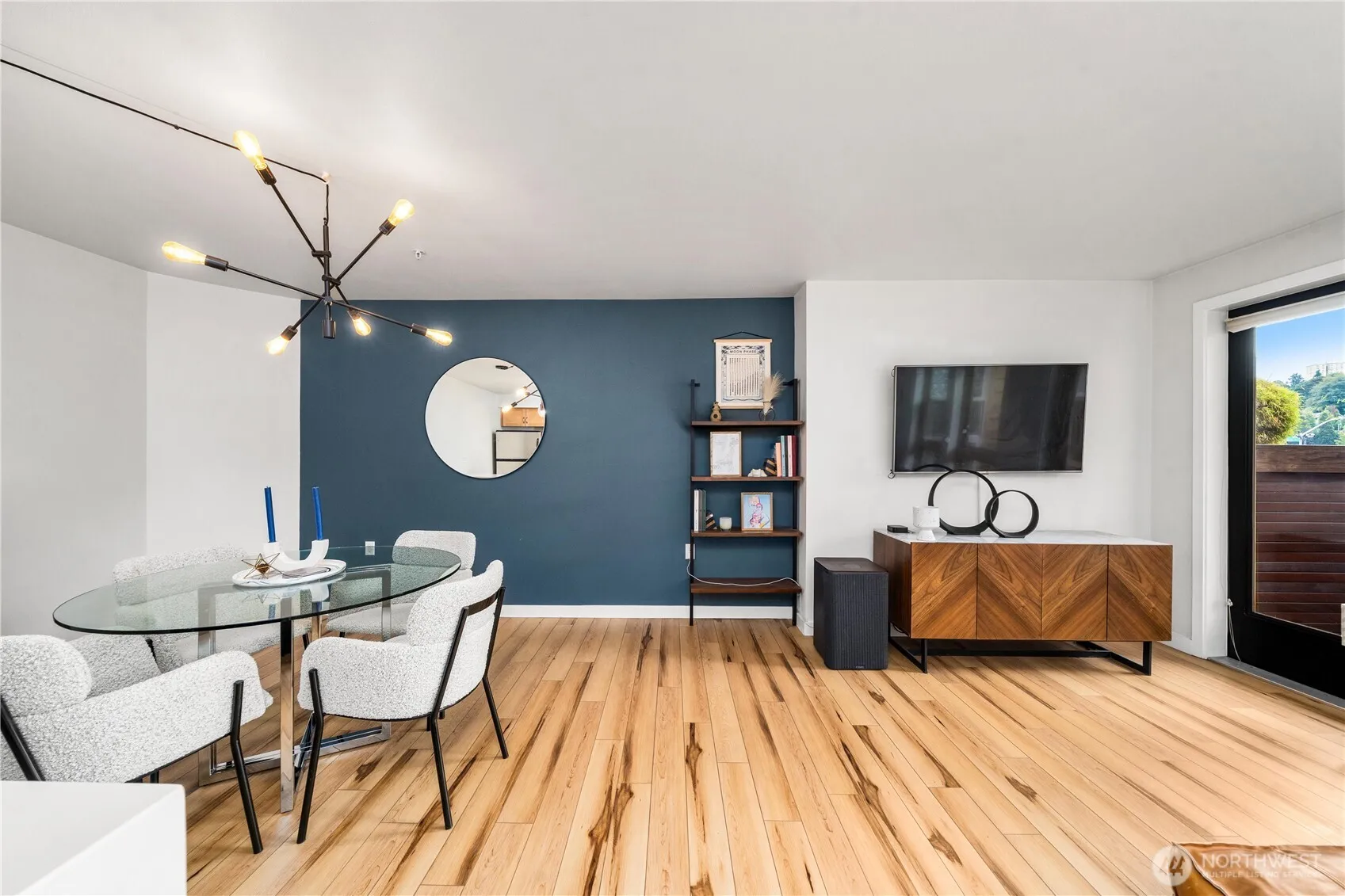 Property photo for 827 Hiawatha Place S #204, Seattle photo 4