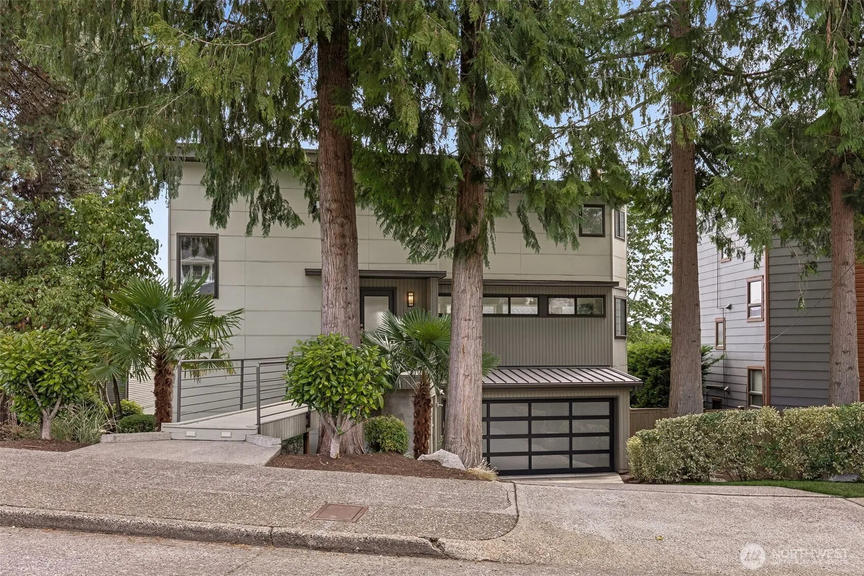Property photo for 6214 52nd Avenue Ne, Seattle photo 2