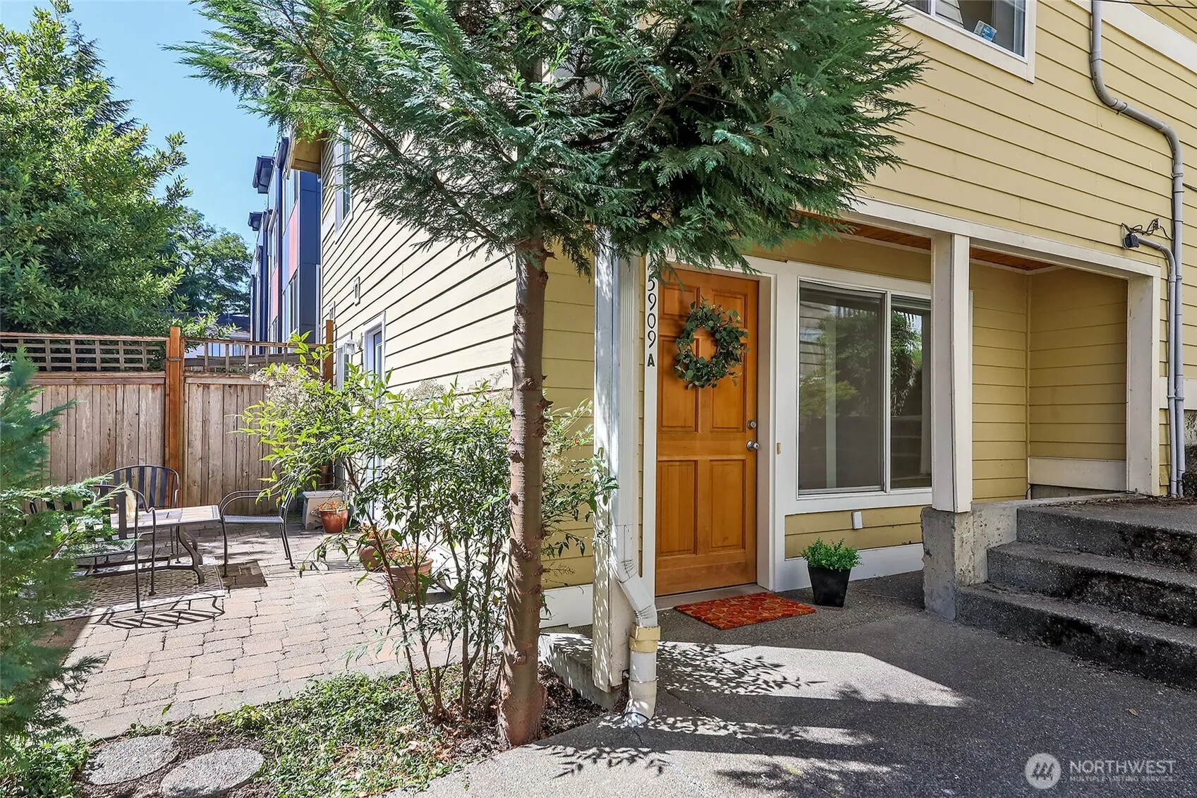 Property photo for 5909 40th Avenue Sw #a, Seattle photo 2