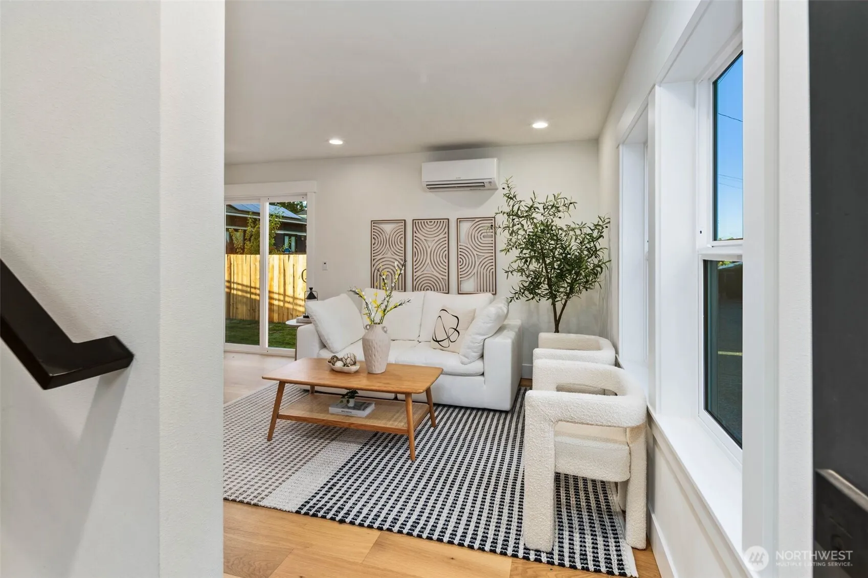 Property photo for 6346 37th Avenue Sw #b, Seattle photo 3