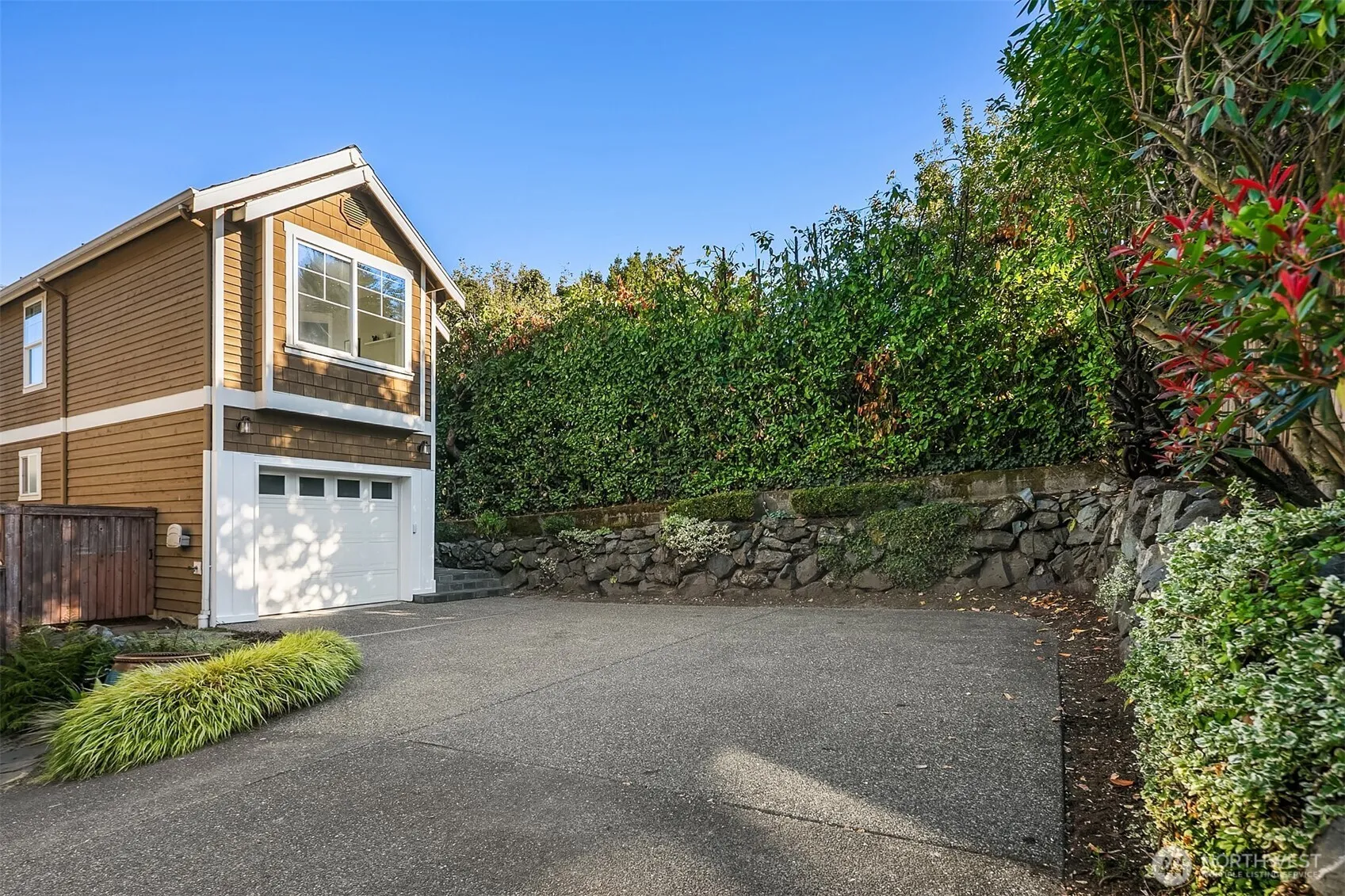 Property photo for 2720 Nob Hill Avenue N, Seattle photo 4