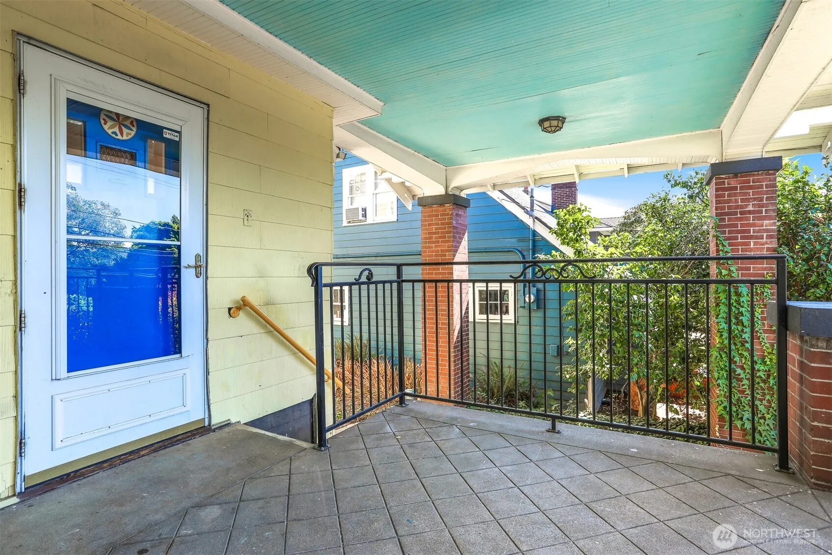 Property photo for 2518 31st Avenue S, Seattle photo 3