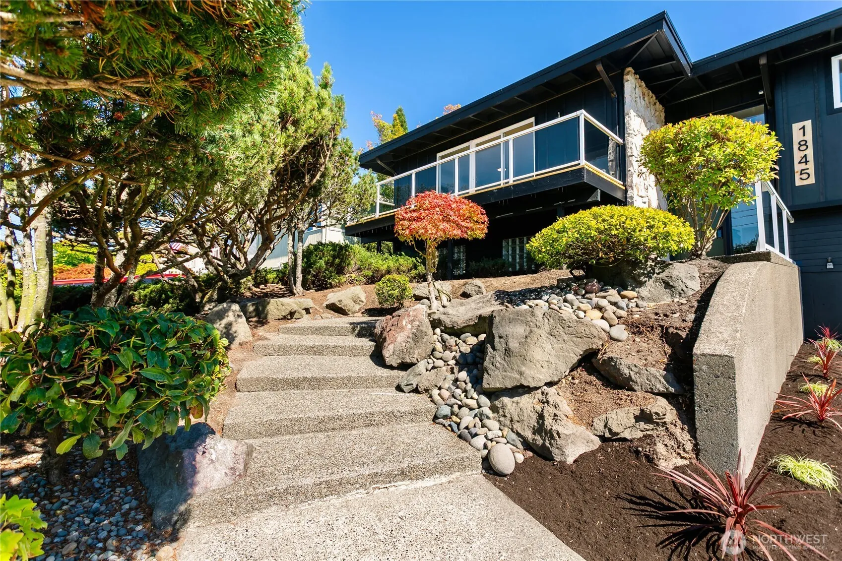 Property photo for 1845 N Hawthorne Drive, Tacoma photo 3