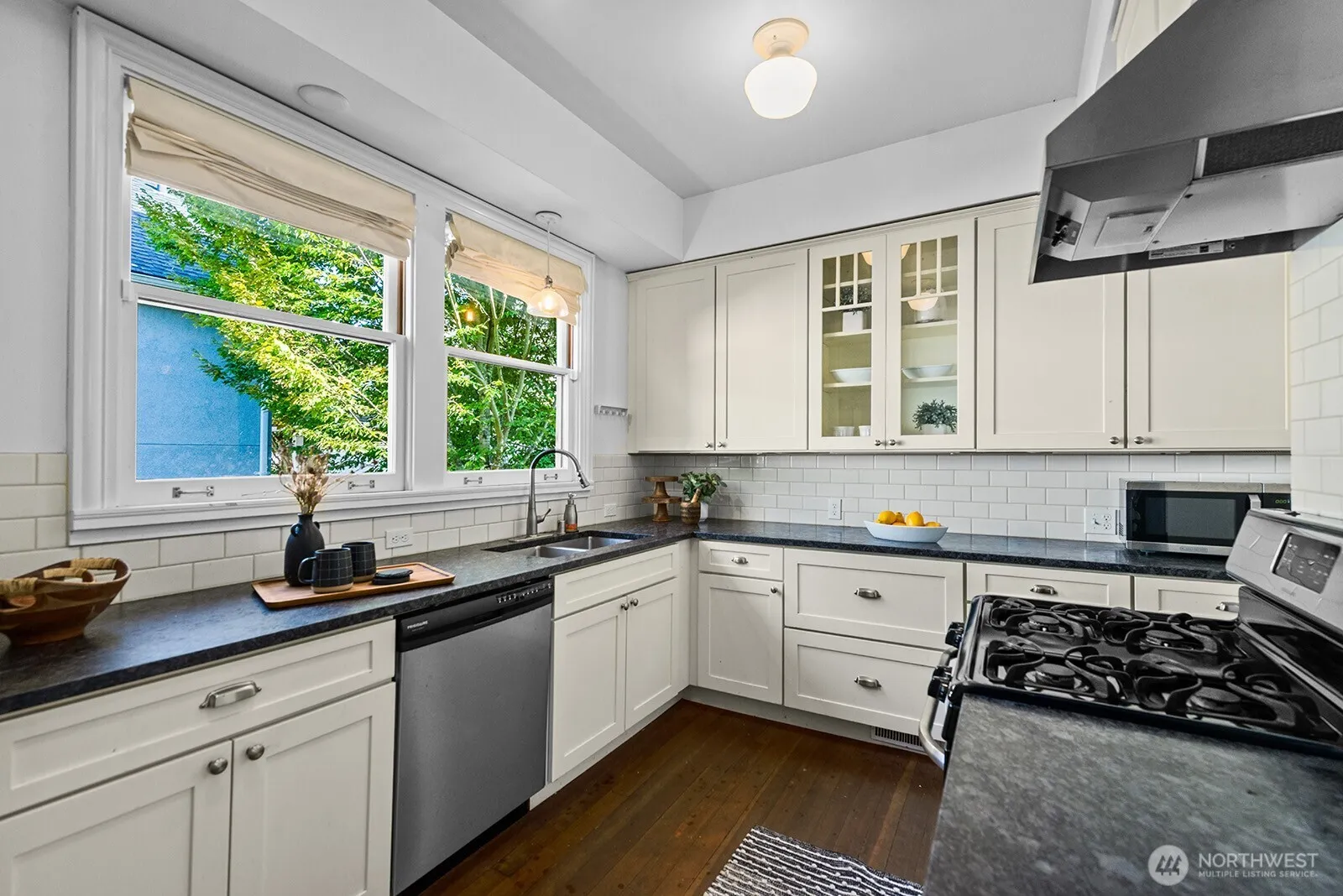 Property photo for 822 24th Avenue, Seattle photo 4