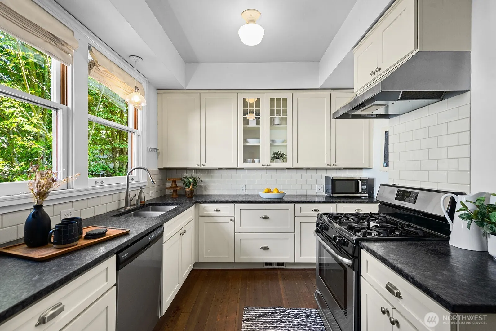 Property photo for 822 24th Avenue, Seattle photo 2