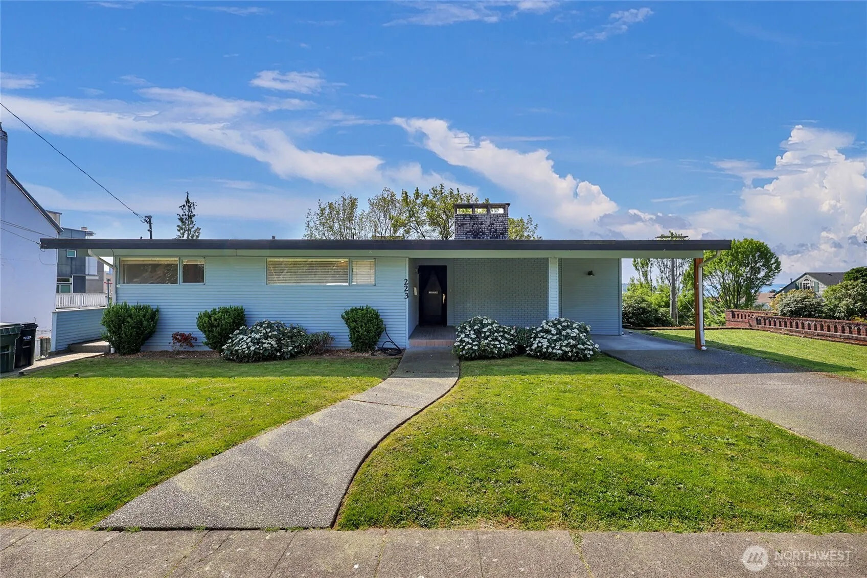 Property photo for 223 W Kinnear Place, Seattle photo 3