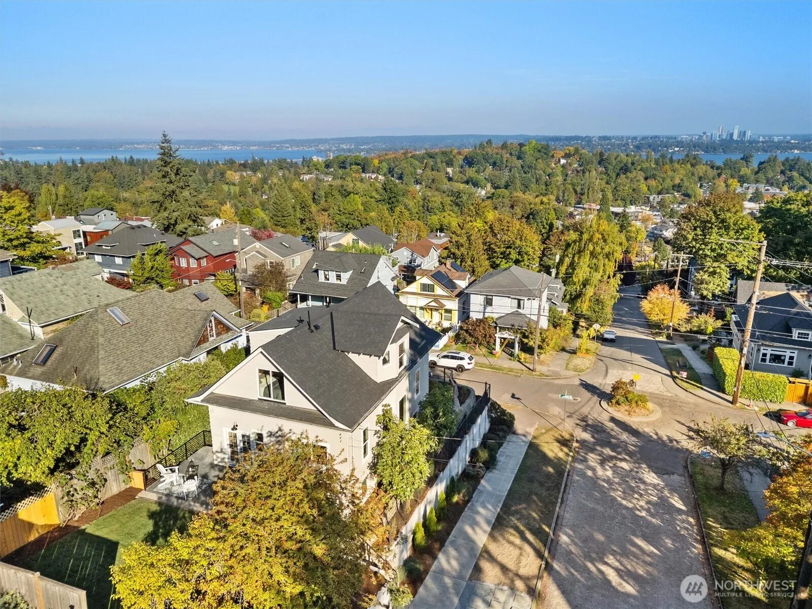 Property photo for 603 24th Avenue E, Seattle photo 2