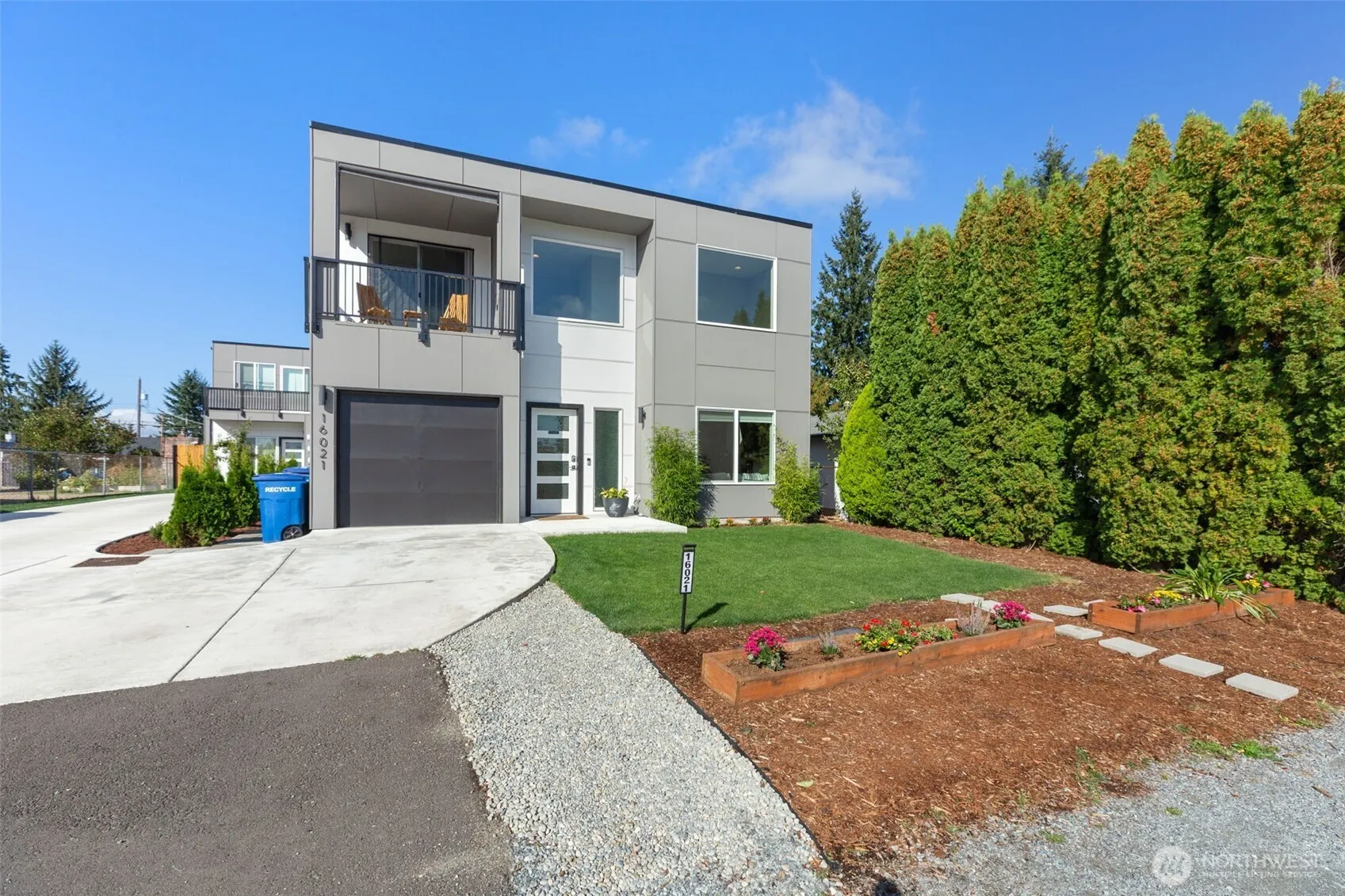 Property photo for 16021 11th Avenue Sw, Seattle photo 3