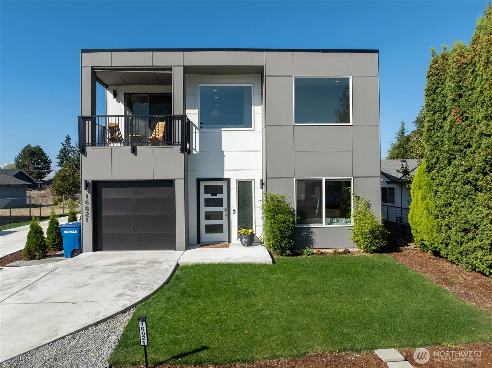 Property photo for 16021 11th Avenue Sw, Seattle photo 2