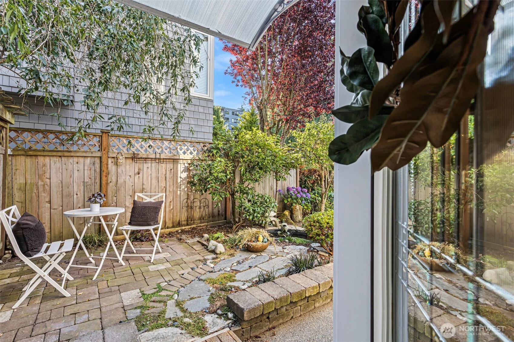 Property photo for 2301 W Crockett Street, Seattle photo 5