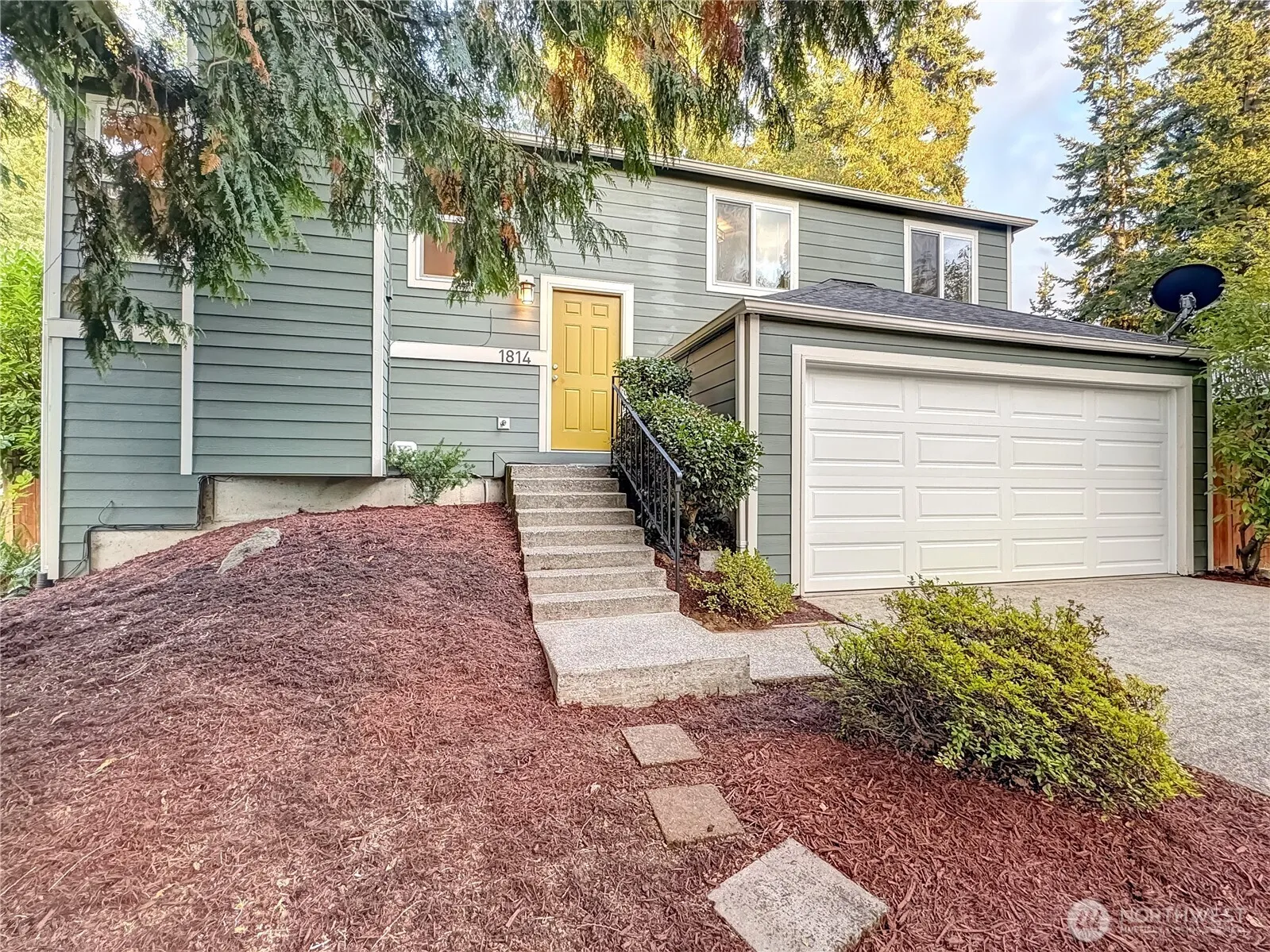 Property photo for 1814 Monterey Avenue Ne, Renton photo 2