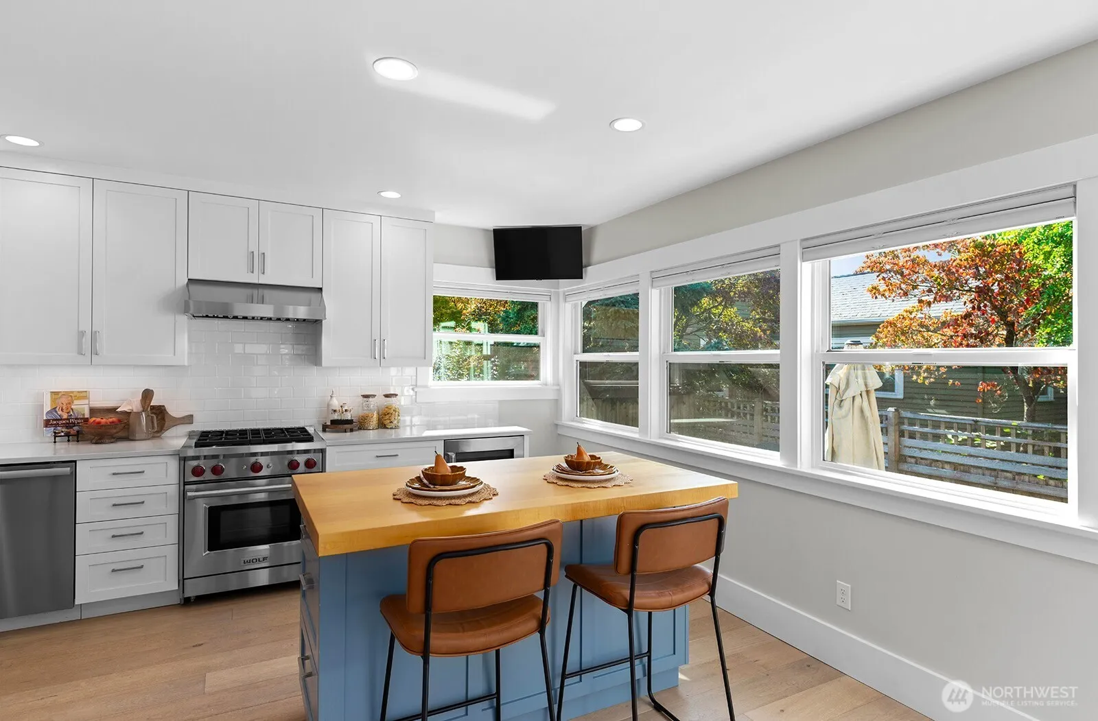 Property photo for 5811 1st Avenue Ne, Seattle photo 4