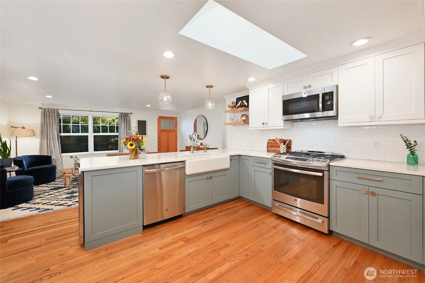 Property photo for 4537 49th Avenue Sw, Seattle photo 5