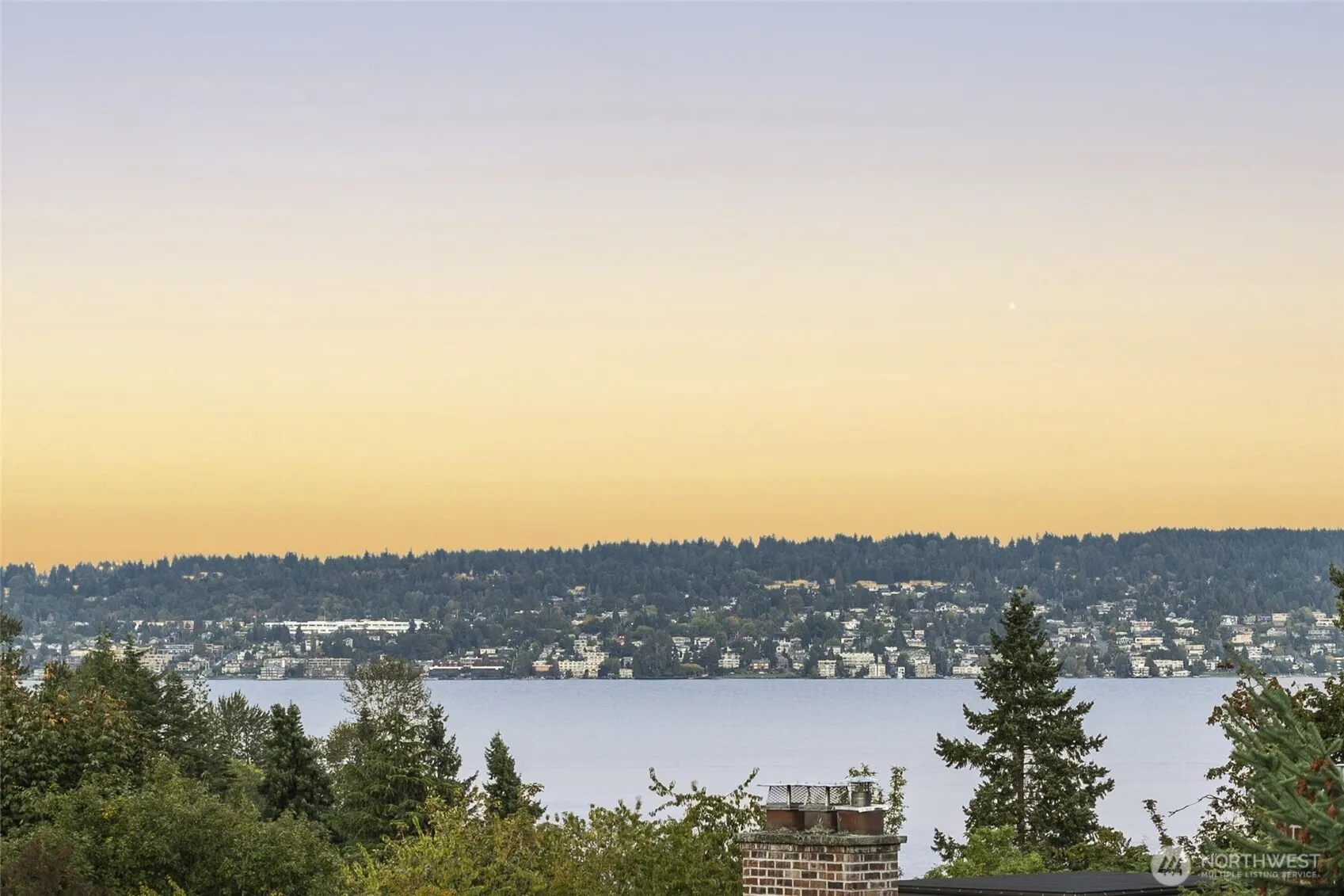 Property photo for 5006 Harold Place Ne, Seattle photo 3