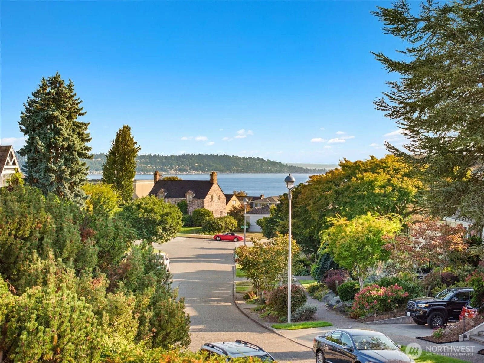 Property photo for 1940 Edgemont Place W, Seattle