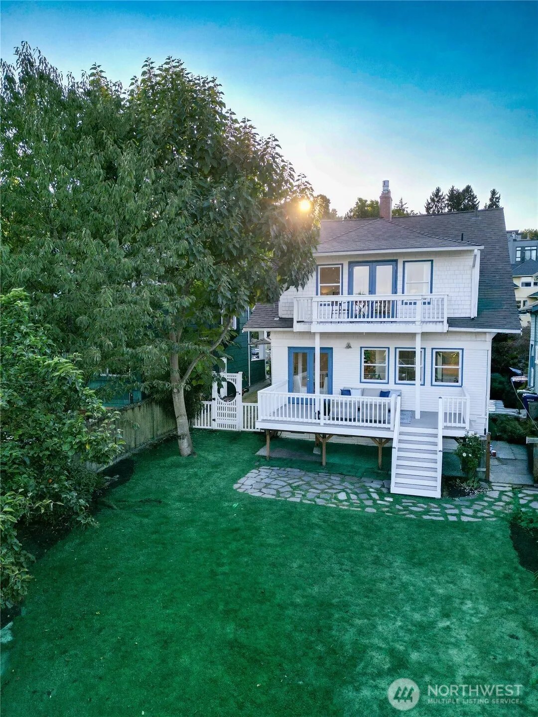 Property photo for 1242 16th Avenue E, Seattle photo 2