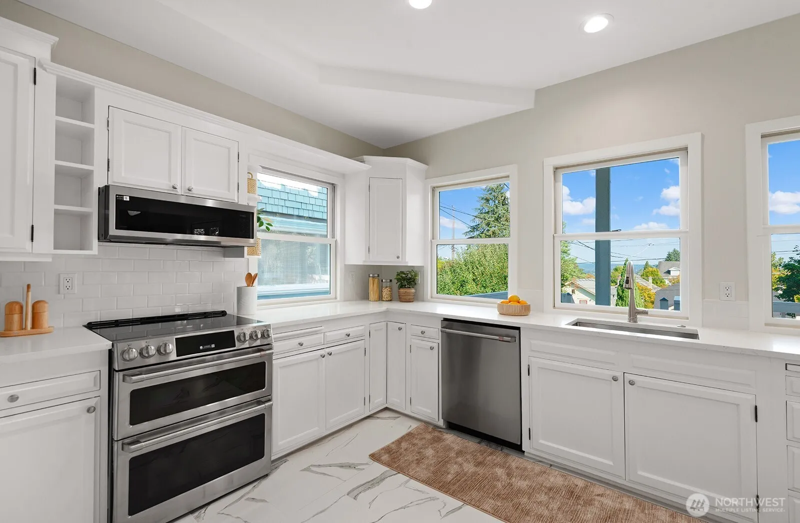 Property photo for 1242 16th Avenue E, Seattle photo 4