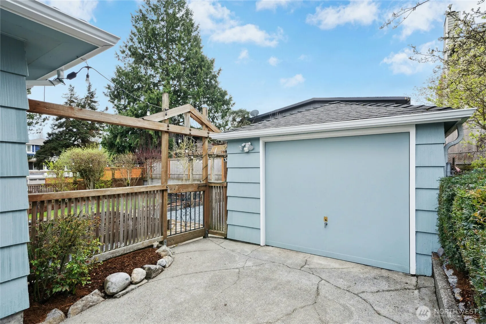 Property photo for 3849 Ne 95th Street, Seattle photo 2