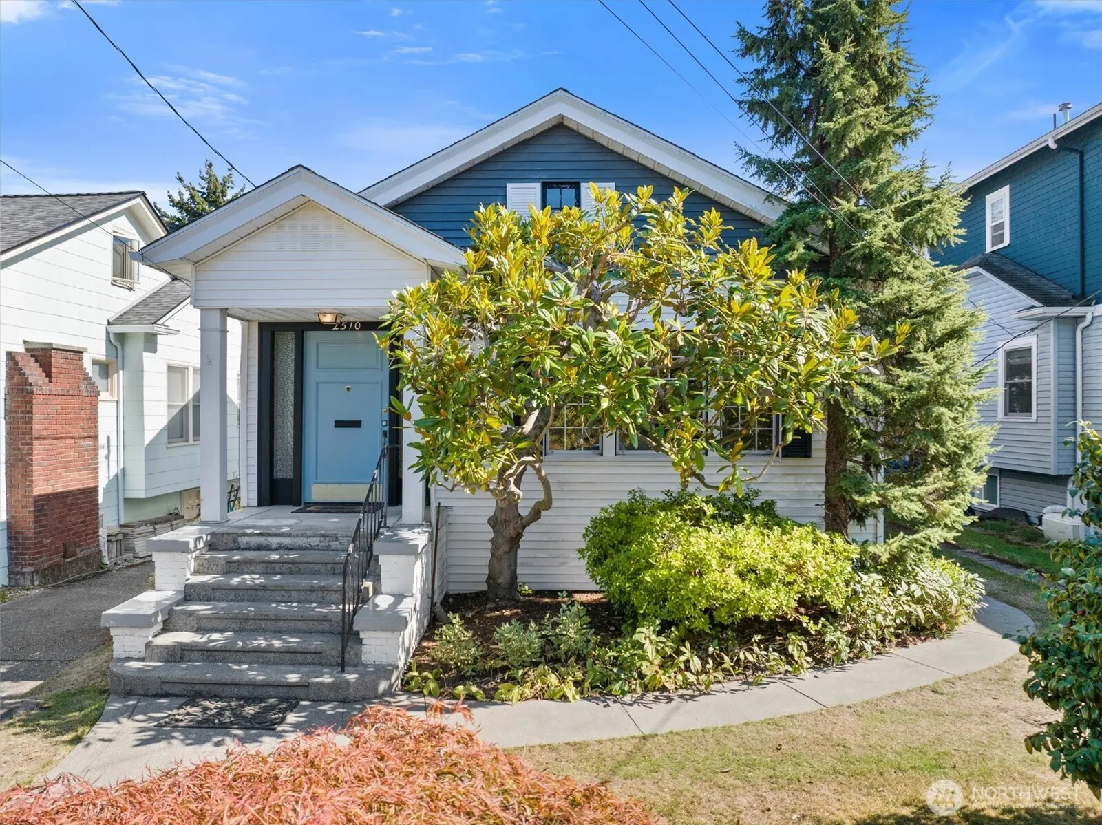Property photo for 2510 4th Avenue W, Seattle photo 2