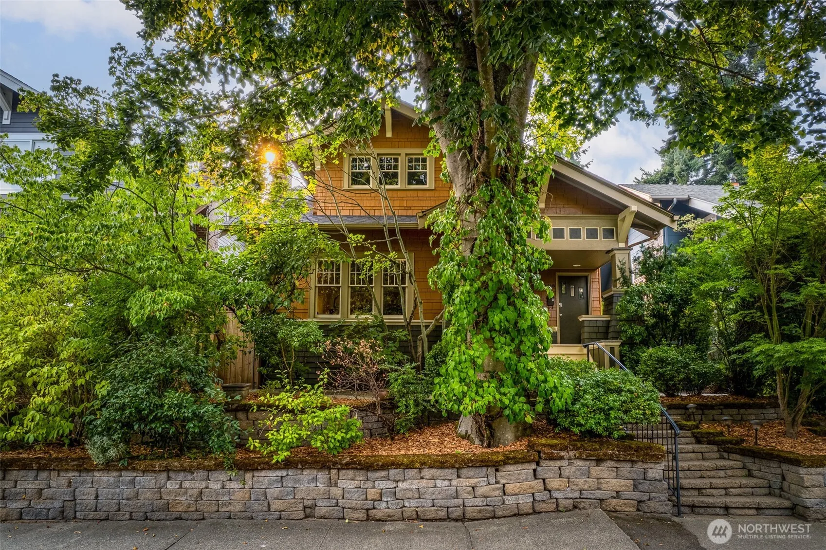 Property photo for 611 20th Avenue E, Seattle