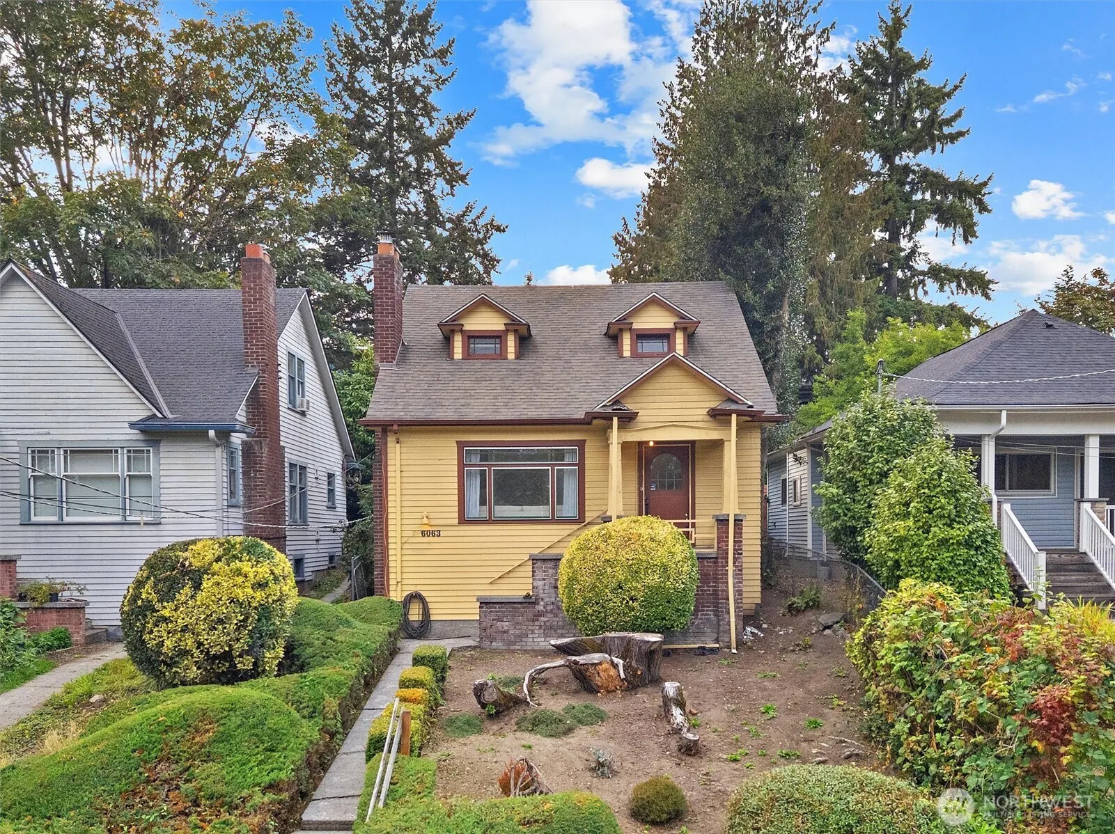 Property photo for 6063 6th Avenue Ne, Seattle photo 2
