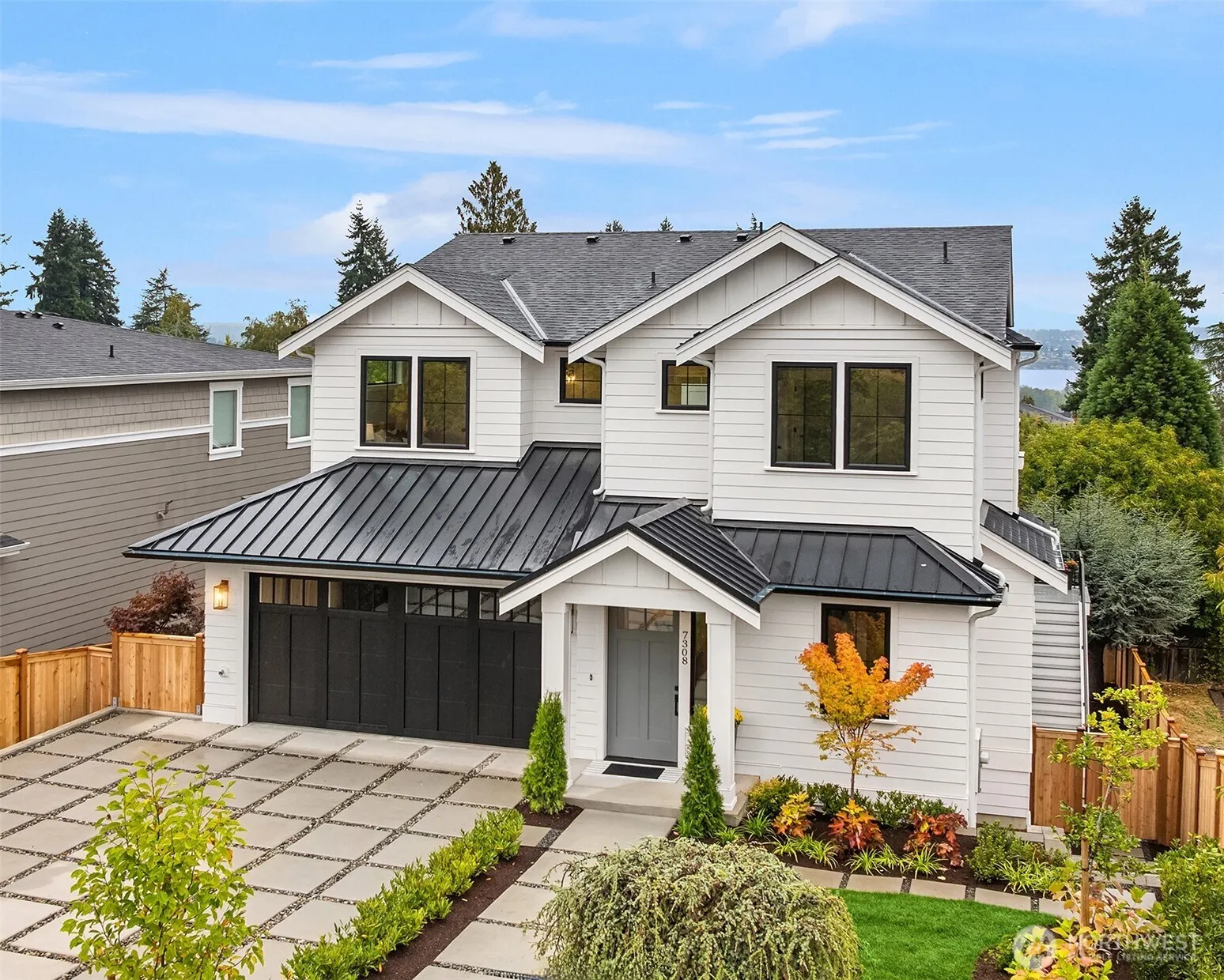 Property photo for 7208 52nd Avenue Ne, Seattle photo 2