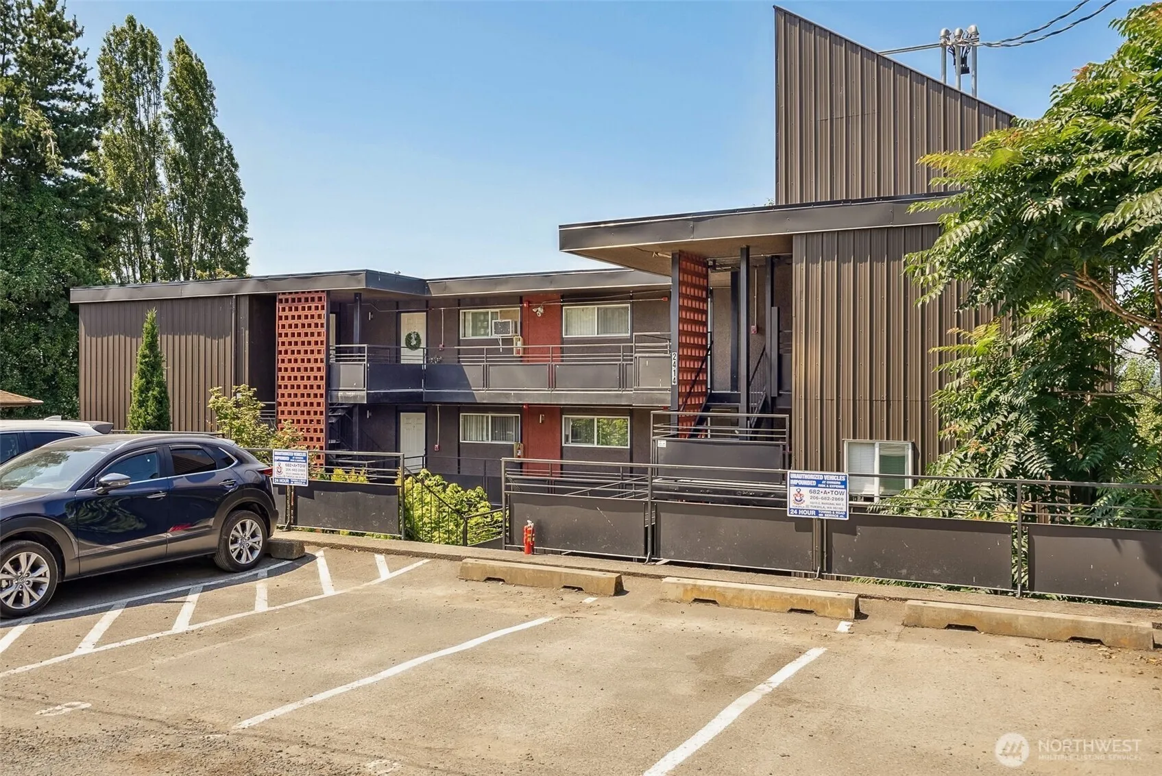 Property photo for 2414 13th Avenue S, Seattle photo 4