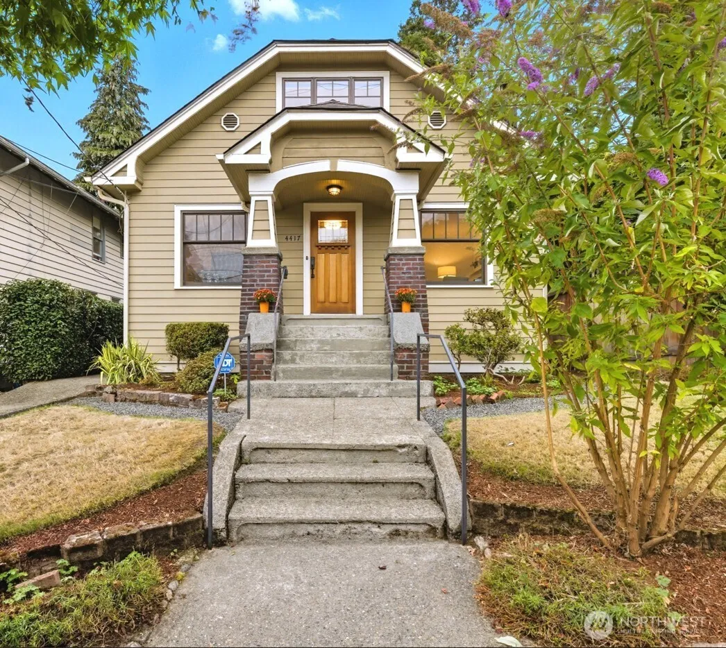 Property photo for 4417 Thackeray Place Ne, Seattle photo 2