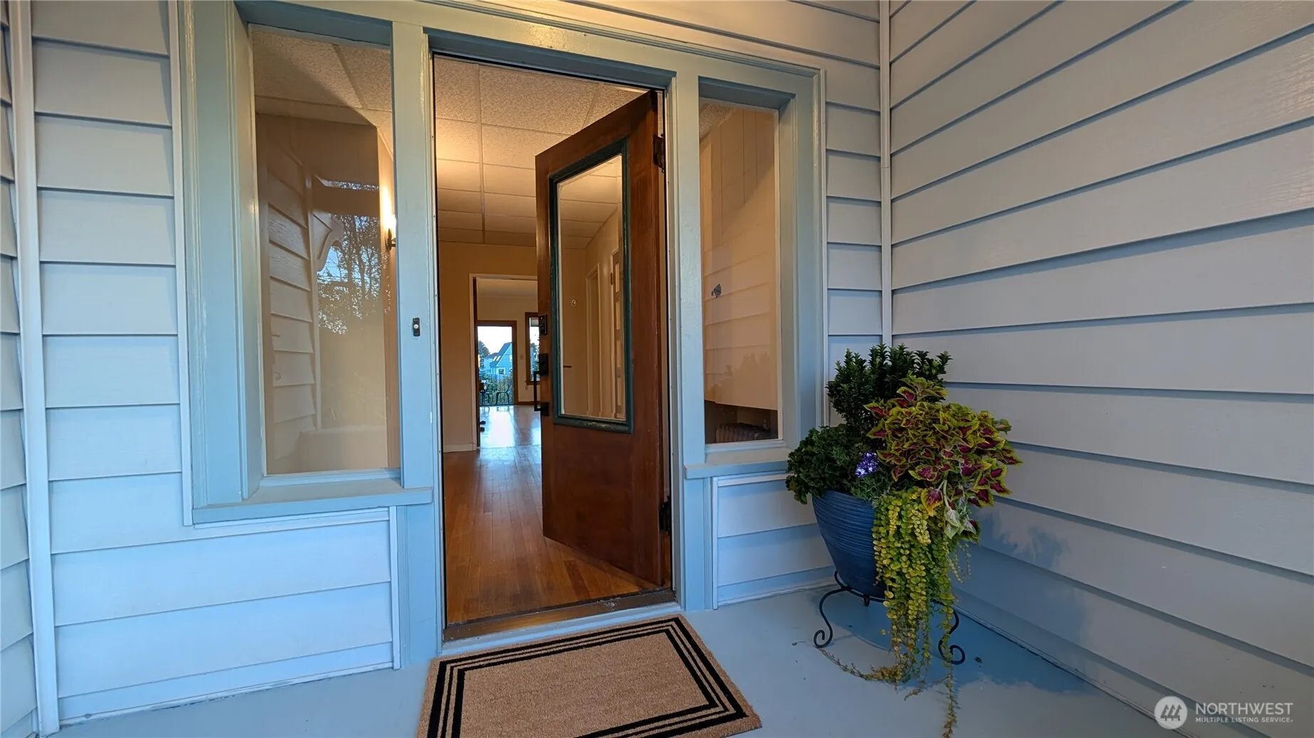 Property photo for 1638 Palm Avenue Sw, Seattle photo 2