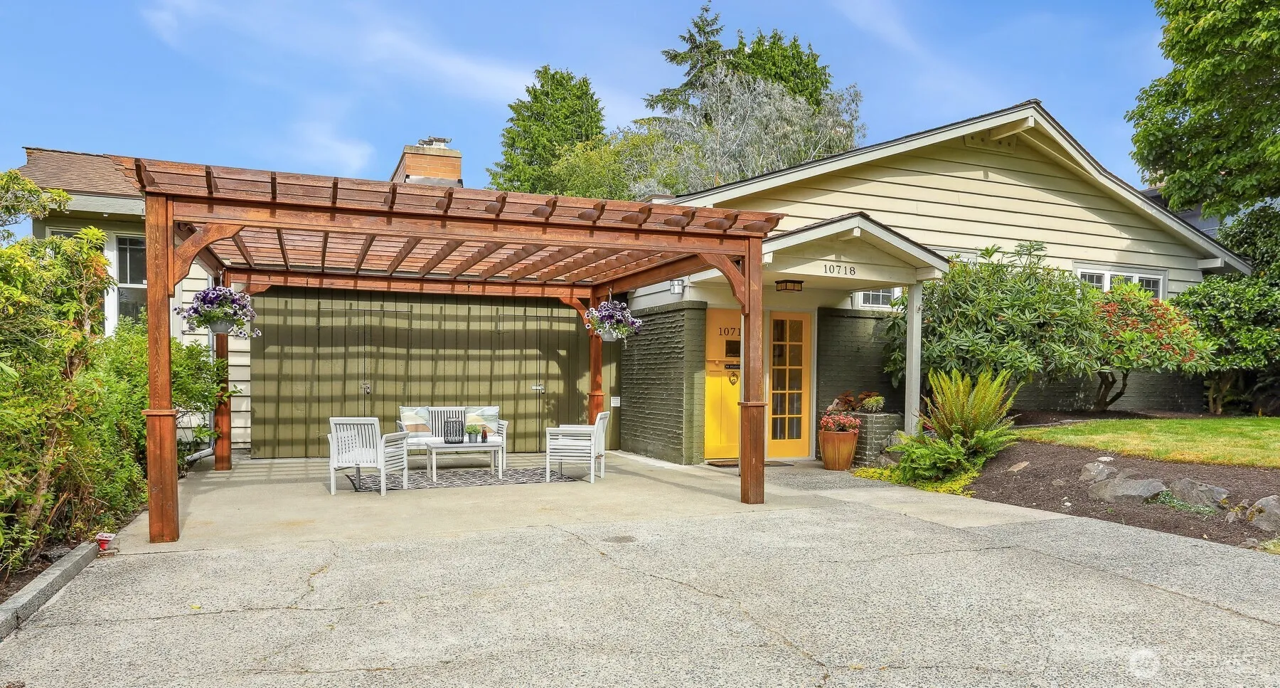 Property photo for 10718 12th Avenue Nw, Seattle photo 2